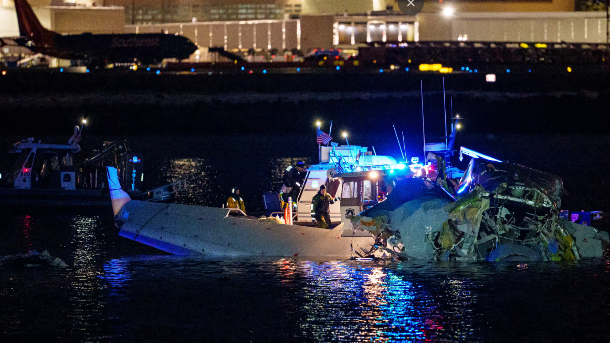 美国华盛顿发生致命空中相撞事故 18人罹难 航班受影响