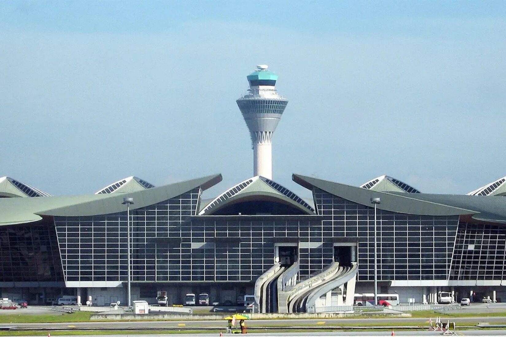 第三航站楼与第四跑道引发热议：KLIA 扩建计划与航空业发展的新焦点
