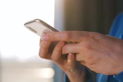 16岁以下学生手机禁令