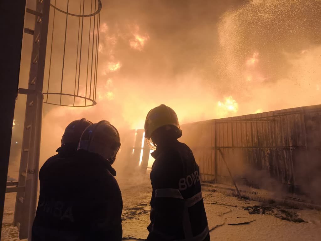 瓜拉冷岳炼油厂火灾引发烧焦遗体