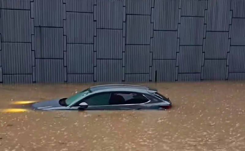 KL Flash Flood vehicle submerged